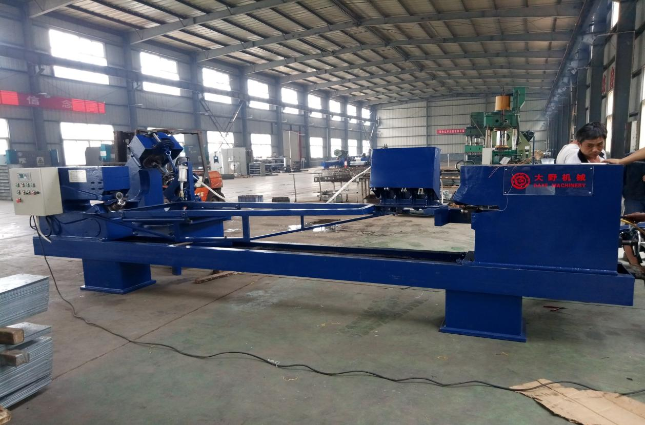 新鄉(xiāng)市大野機械制造有限公司對料塔扇形彎邊機的開發(fā)研制，升級換代的變化。